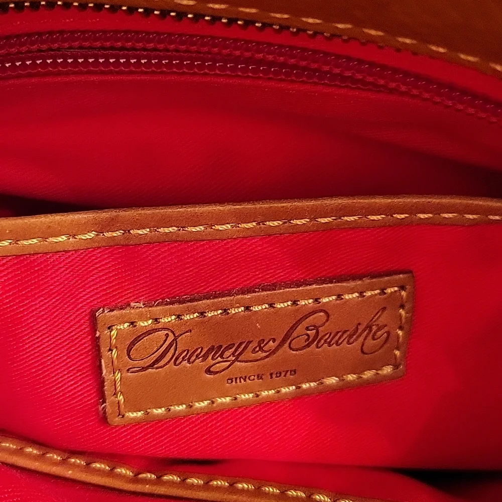 Dooney and Bourke Pepple grain leather Crossbody bag 11×9×4 - Picture 7 of 8